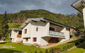 Ferienhaus Ahornli Im Moelltal